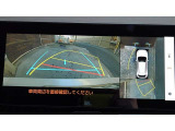車両を上から見たような映像で、運転席から目視だけでは見にくい車両周辺の状況をしっかり確認できます。