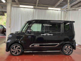 【スマートアシスト搭載車】 衝突回避支援ブレーキ機能(対車両・歩行者)、衝突警報機能(対車両・対歩行者)、誤発信抑制制御機能などの機能で安全な運転をサポートします。
