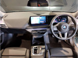 ☆センターパネルを運転席側に僅かに傾けたBMW独特のインパネ☆【駆け抜ける歓び】はここからもスタートしております☆
