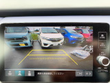 【バックカメラ(3モード)】視点を切り替えて後方を確認でき、駐車や車庫入れも安心です。