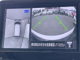 車を真上から見ているように、周囲の状況を把握しながら安心して駐車が行えるアラウンドビューモニター!