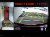 パノラミックビューモニター付きです。車両を上から見たような映像をディスプレイオーディオ画面に表示、運転席からの目線だけでは見にくい、車両周辺の状況をリアルタイムでしっかり確認できます。
