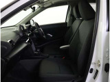 高いホールド性で運転姿勢が安定します。長距離ドライブでも疲れにくいのが魅力です。快適なドライビングライフをお送りください♪