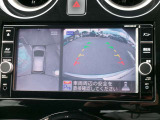 アラウンドビューモニター搭載車です。360度見渡せるカメラで苦手な駐車も安心です。