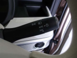 オートライト機能装備です!車外の明るさに応じて、自動的にライトの点灯・消灯をしてくれます♪