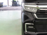 LEDヘッドライトは、点灯の瞬間から光量を発揮し、突然暗くなるトンネルなどでの安定感を高めます。