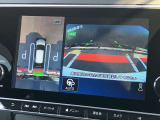 アラウンドビューモニター装備!空から見ているような映像によって不慣れな場所での車庫入れや縦列駐車等はもちろん狭い道でのすれ違いも安心していただけます♪