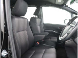 【フロントシート】運転しやすいドライバーズコックピット!ドライブが楽しくなります。