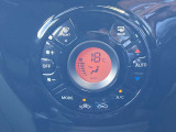 オートエアコンで温度調整も楽チン!四季を問わず快適に運転することが出来ます。