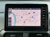 日産純正9インチメモリーナビ(MM223D-L)装備。スマートフォンによる部分地図更新、Bluetooth接続での音楽視聴、快適な画面操作と高音質なオーディオ再生。