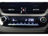 ★エアコンはオートタイプが装着済みです!オートモードにしておけば、車内温度を設定するだけで風の料や吹き出し口の切り替えを機械が行ってくれます!一年中快適な環境を作れますよ♪