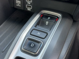 ボタン式のシフトは直感的な操作性により、ドライバーの快適な運転を支援します!
