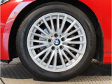 【BMWアロイホイル】軽量かつ強度に拘ったアロイホイル。走行性能ポテンシャルを引き出す設計。車の足元を引き締めてくれる大きなポイントはアロイホイルです。