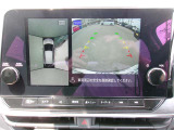 アラウンドビュ-モニタ-装備。上から見下ろしているような映像が表示されるので、車庫入れ時も安心です!