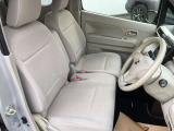 ゆったりとくつろげる運転席です。
