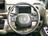 インテリアに合わせたデザインのステアリングは、運転される方のことも考え、運転しやすい形状、大きさです。是非一度、実際に触ってお確かめください。