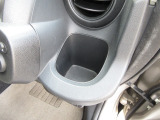 運転席と助手席にはドリンクホルダーがあります。取りやすい位置にありますからドライブも楽しくなりますね!