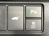 【パワーバックドア】スマートキーや運転席のボタンを押すだけでリアゲートが自動で開閉します!荷物を持っている時や、高い位置にあるバックドアを閉める際に便利な機能です♪