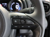 レーダークルーズコントロール(全車速追従機能付)付きです。車速に応じて追従支援してくれるので、ロングドライブも快適です。詳細は販売店スタッフまでおたずねください。