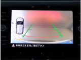 バックカメラ トラフィックアラートで苦手な駐車も楽々できます.