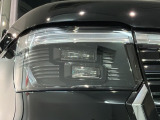 LEDヘッドライトは、点灯の瞬間から最大光量を発揮し、突然暗くなるトンネルなどでの安定感を高めます。