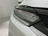 LEDヘッドライトは、点灯の瞬間から最大光量を発揮し、突然暗くなるトンネルなどでの安定感を高めます。