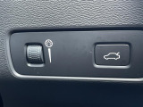 【 パワーバックドア 】荷物を抱えた状態でもスイッチ操作によるリアゲートの開閉が可能です☆お買い物時やアウトドアの際に役立ちますね♪