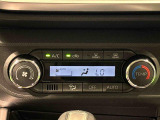 AUTOエアコンを装備しています♪室内の温度を設定するとセンサーが室温を感知して、温度、風量を自動的にコントロ-ルして快適な空間を作ってくれます!