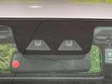 【スマートアシスト】走行中に前方の車両等を認識し、衝突しそうな時は警報とブレーキで衝突回避と被害軽減をアシスト。より安全にドライブをお楽しみいただけます。