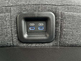 リヤ充電用USB端子付き。スマートフォンなどの充電に便利です。