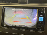 【バックカメラ】駐車時に後方がリアルタイム映像で確認できます。大型商業施設や立体駐車場での駐車時や、夜間のバック時に大活躍!運転スキルに関わらず、今や必須となった装備のひとつです!