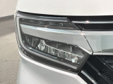 LEDヘッドライトは、点灯の瞬間から最大光量を発揮し、突然暗くなるトンネルなどでの安定感を高めます。