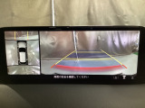 狭い場所での駐車やすれ違いなどでより的確な運転操作に役立つ360&deg;ビューモニターが装備されています。