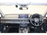 操作性に優れた運転席となります!小物入れや各ボタンの配置にこだわり、使いやすいです!座り心地もよく視認性も良好なのでロングドライブもお任せ下さい!