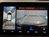 パノラミックビューモニター付きです。車両を上から見たような映像をモニター画面に表示。運転席からの目視では見にくい、車両周辺の状況をリアルタイムでしっかり確認できます。