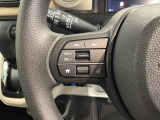 ステアリングにオーディオ操作スイッチが付いています。オーディオ画面に直接タッチしなくても操作が出来ますので、運転に集中できます。