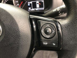 【ステアリングスイッチ】右です。ハンドルから手を離さず、運転に集中したまま手元でマルチインフォメーションディスプレイ内の表示切替などができます。