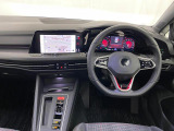 輸入車ならではの、細部まで作り込まれた、洗練されたデザインです。運転席からの視界は、店頭にてお客様ご自身の目でお確かめください.