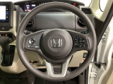 ハンドルにHondaセンシング系のクルーズコントロールやレーンキープアシストなどのスイッチと、オーディオの操作スイッチが装備されています。ハンドルから手を離さず安全に操作できます。