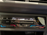 2ゾーンフルオートエアコンを装備。運転席と助手席、それぞれ独立して温度の設定ができます。