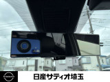 カメラに切り替えができる、バックミラー、後席に人が乗っていても後方の視界を確保しています。