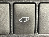 【パワーバックドア】スマートキーや運転席のボタンを押すだけでリアゲートが自動で開閉します!荷物を持っている時や、高い位置にあるバックドアを閉める際に便利な機能です♪