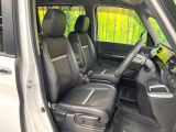 運転席シート廻りは使用感も少なく、良好な状態となっています。前オーナー様が丁寧に使っていたことがよくわかりますね。