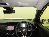 ドライバー目線で、使いやすく安全操作性と良好な視界を実現した運転席です。