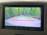 【バックカメラ】駐車時に後方がリアルタイム映像で確認できます。大型商業施設や立体駐車場での駐車時や、夜間のバック時に大活躍!運転スキルに関わらず、今や必須となった装備のひとつです!