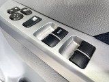 【電動格納ミラー】サイドミラーは電動格納式となっており、狭い駐車場でもキズがつくリスクを抑えられます。