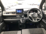 【インパネ全体】手が届きやすく、どなたでも運転しやすいです。シンプルで使いやすい設計になっています!