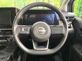 インテリアに合わせたデザインのステアリングは、運転される方のことも考え、運転しやすい形状、大きさです。是非一度、実際に触ってお確かめください。