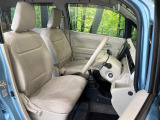 運転席まわりには十分なスペースがあり、大柄な方でもゆったり運転していただける環境です。