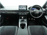 ◆視界広々で非常に運転しやすくロングドライブでも疲れを感じさせないすっきりとまとまったインパネ周りです。